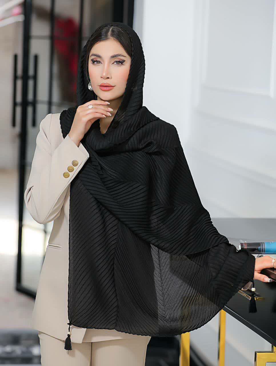 شال مشکی پلیسه منگوله دار