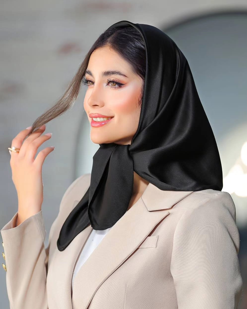 روسری ساتن براق مشکی قواره ۱۲۰‌ گره‌ای وارداتی