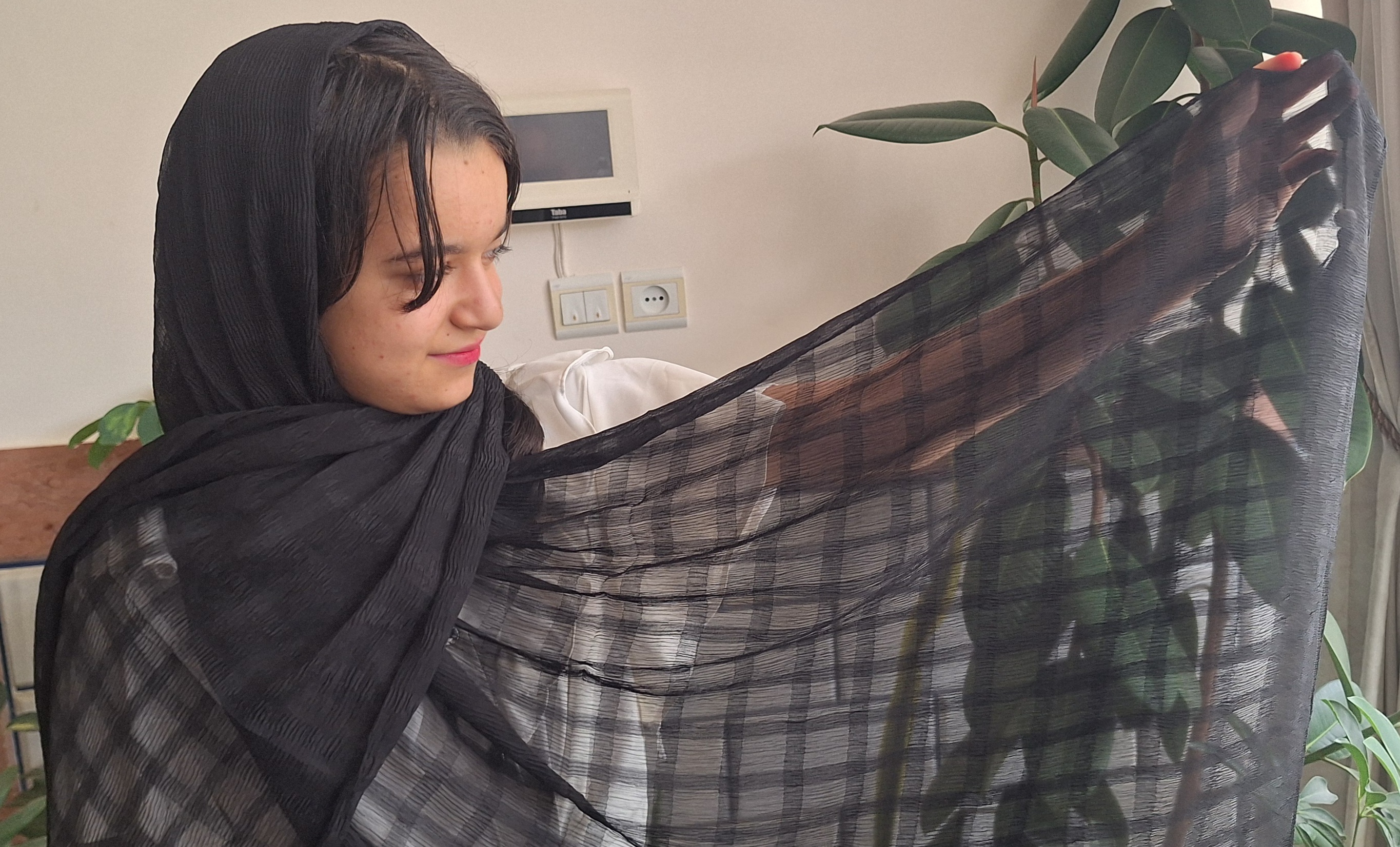 شال نخی حریر کریشه چارخونه منگوله دار